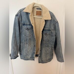 Levi’s Denim Sherpa Trucker Jacket (oversized)